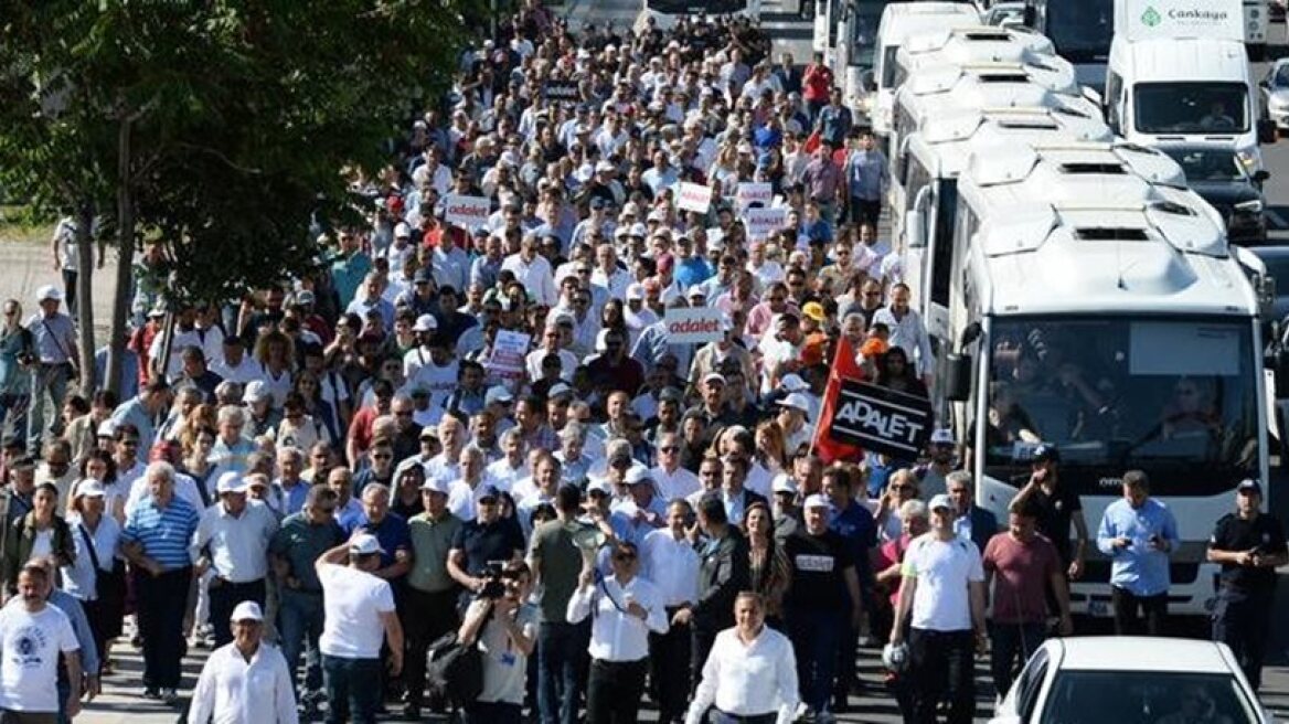 Τουρκία: Ολοκληρώνεται η «πορεία για τη δικαιοσύνη» κατά του Ερντογάν 